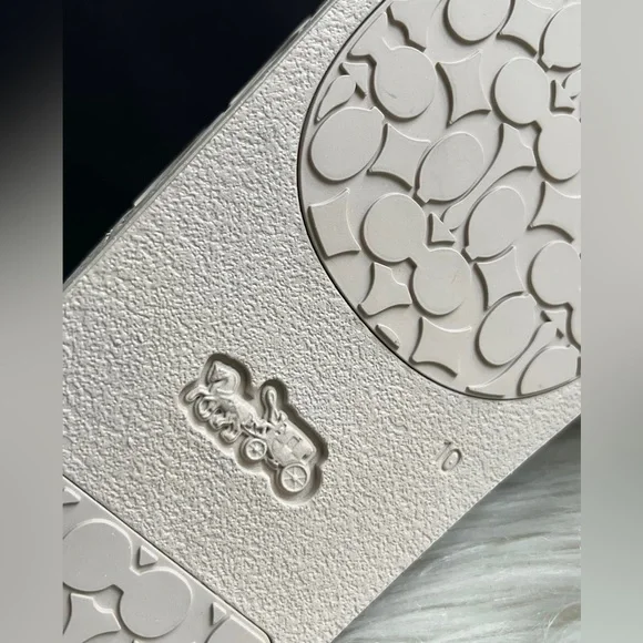 C7092 - Coach Signature Pool Slide - Picture 6 of 10